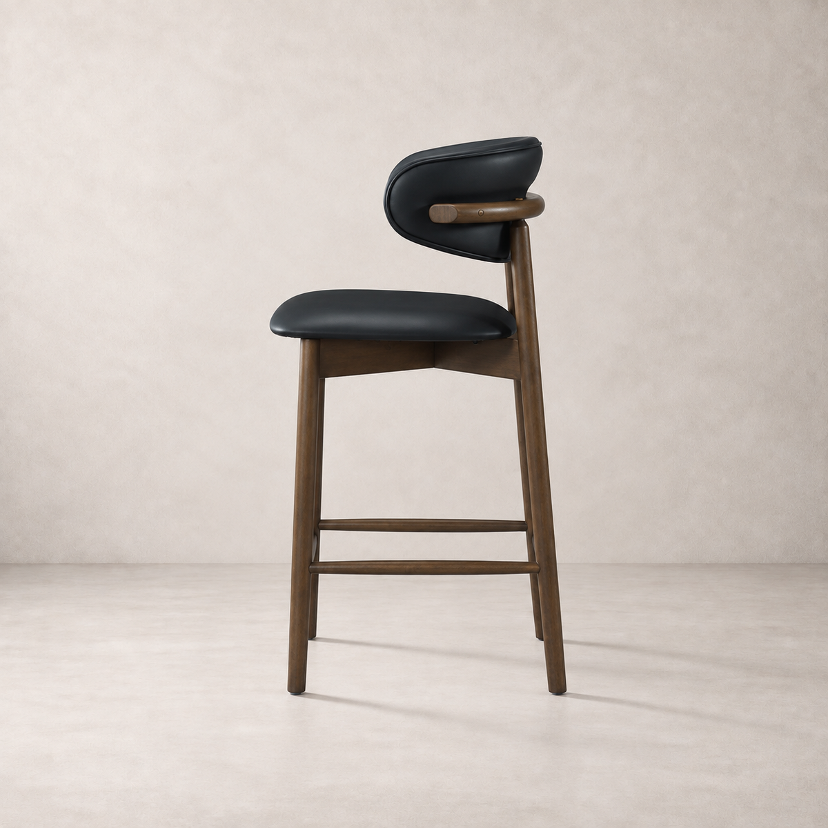 Tabouret de comptoir Blush en bois massif – Noyer et noir