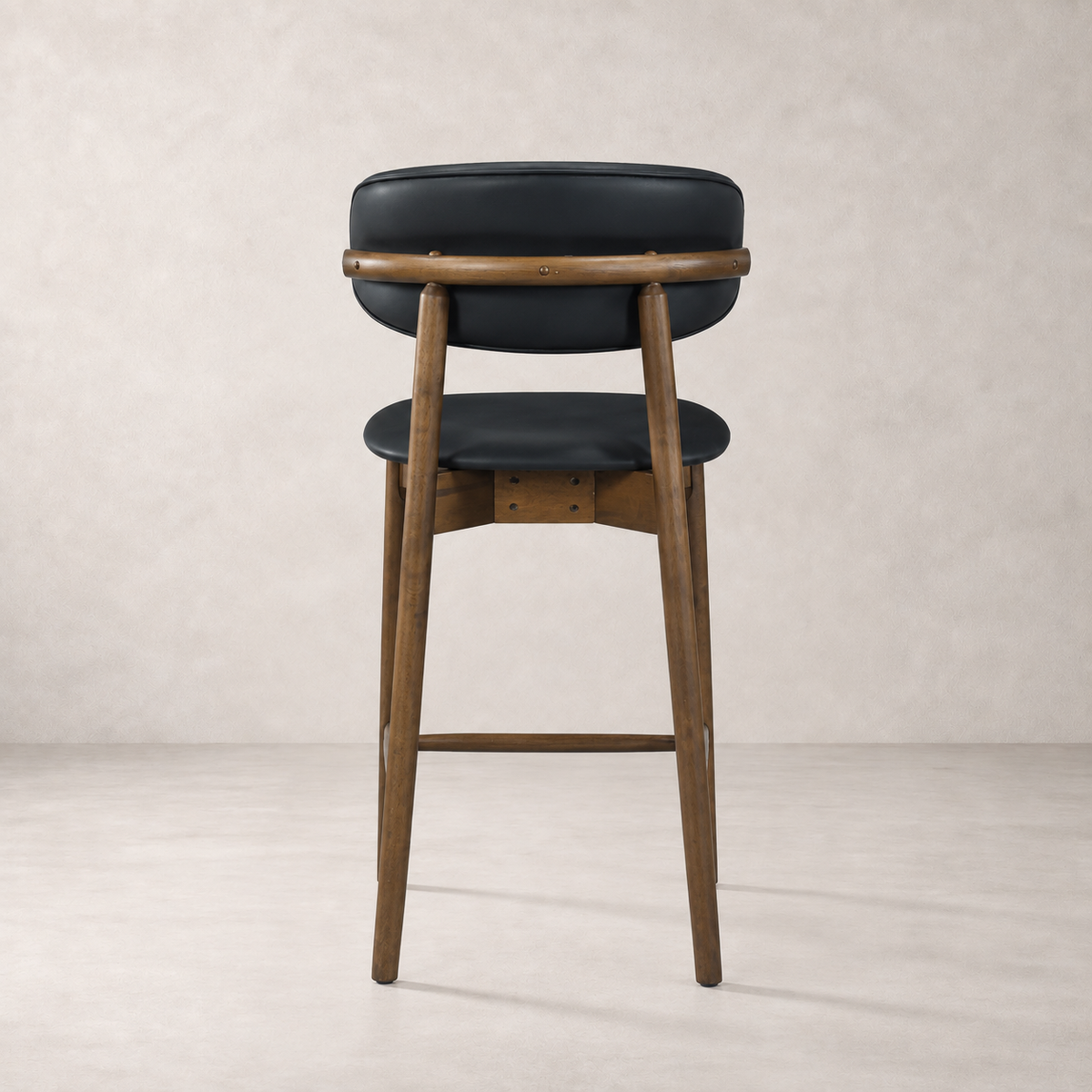 Tabouret de comptoir Blush en bois massif – Noyer et noir